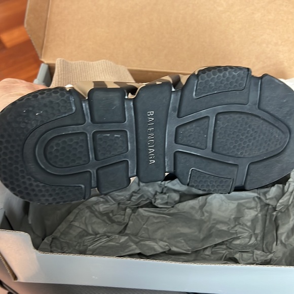 💯 AUTHENTIC Balenciaga Speed LT Graffiti Sneaker in BEIGE/BLACK !!! NWT - Picture 2 of 6